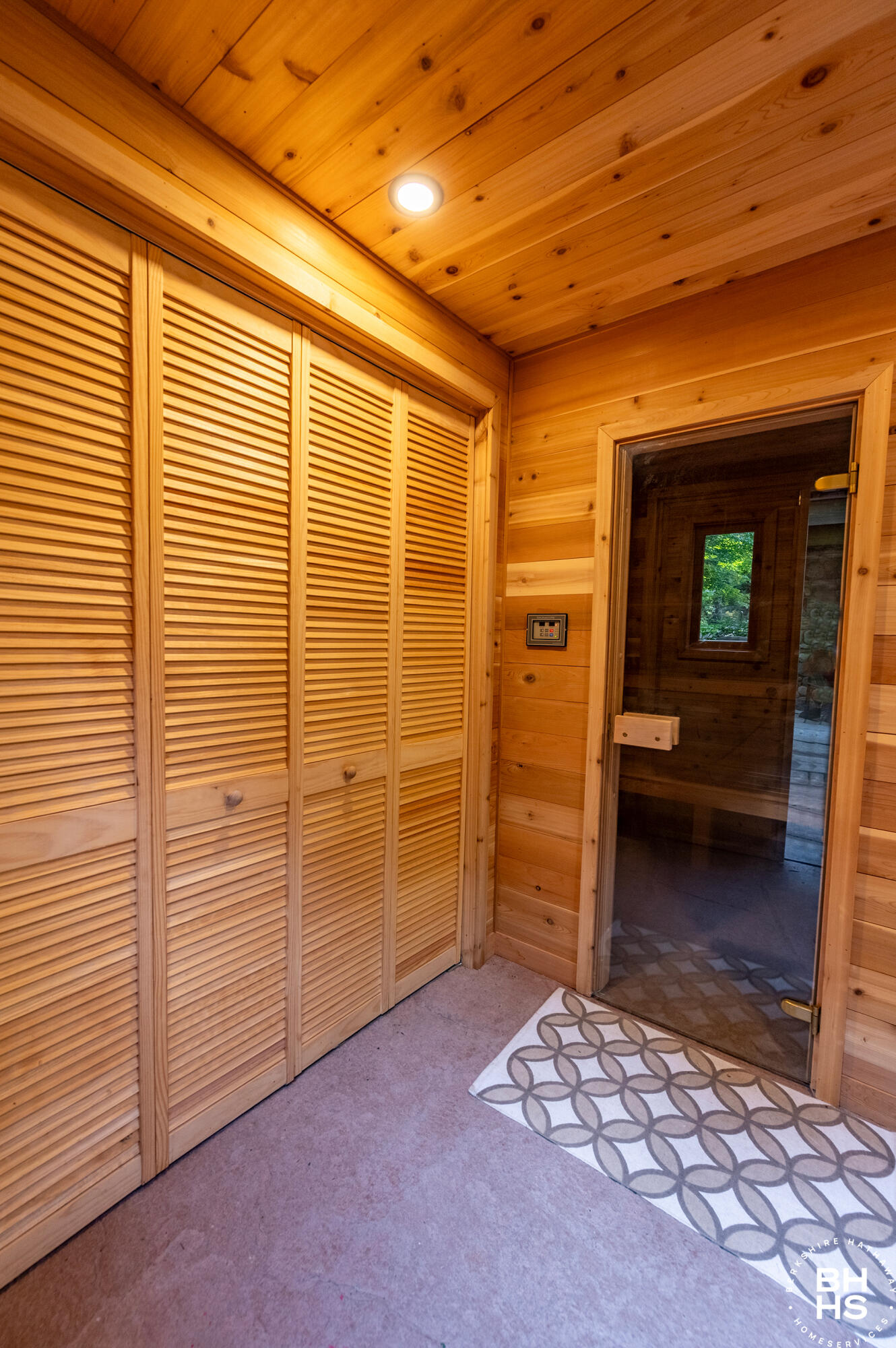 Lake Placid, New York 12946, United States, 5 Bedrooms Bedrooms, ,5 BathroomsBathrooms,Residential,Active,198778