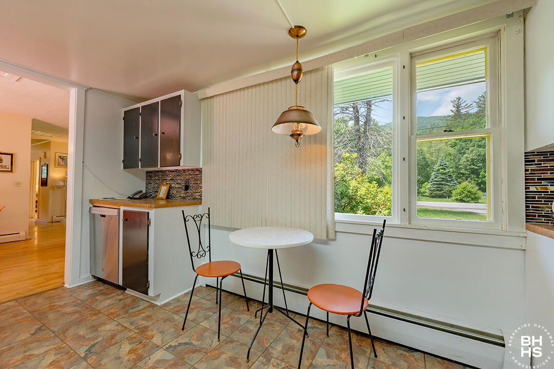 Elizabethtown, New York 12932, United States, 2 Bedrooms Bedrooms, ,1 BathroomBathrooms,Residential,Active,153008