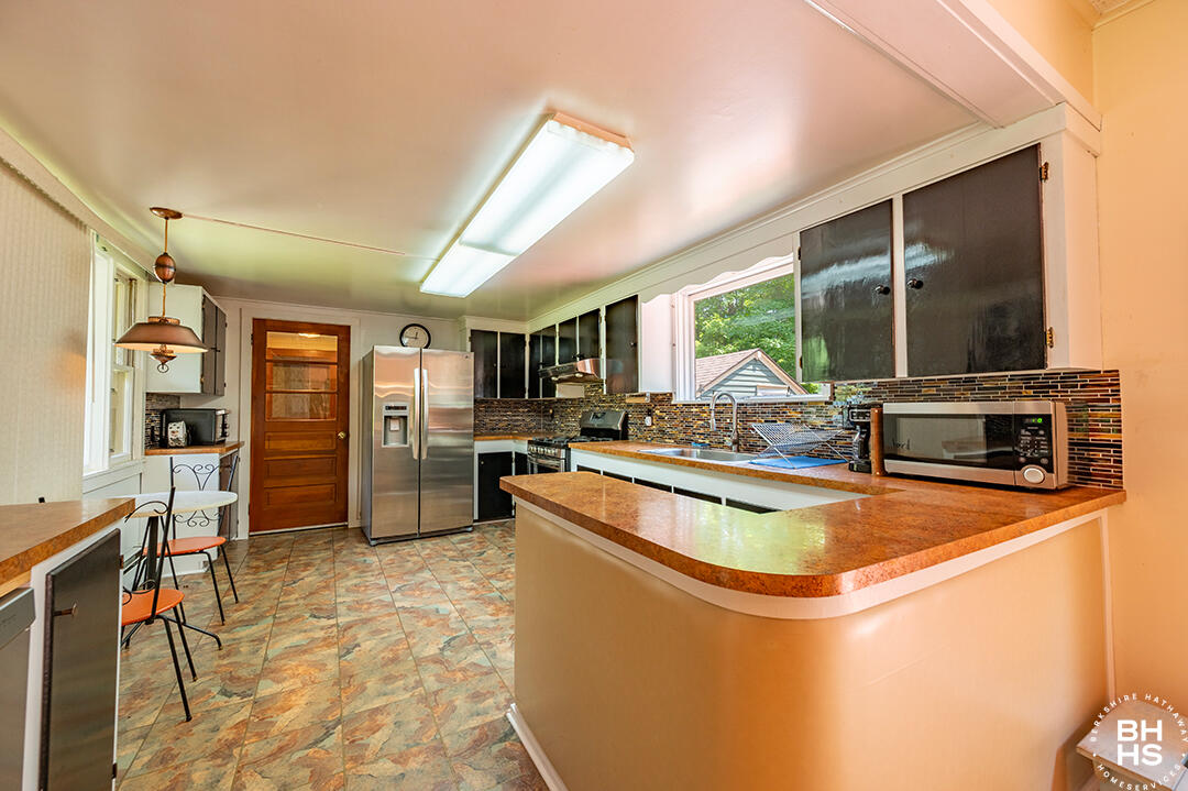 Elizabethtown, New York 12932, United States, 2 Bedrooms Bedrooms, ,1 BathroomBathrooms,Residential,Active,153008