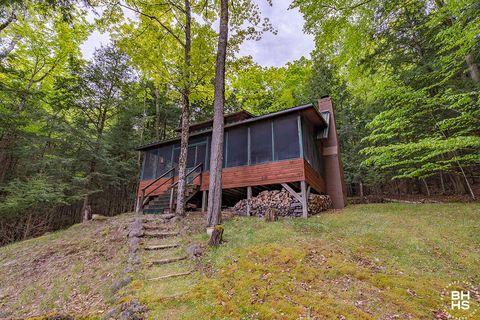 Homes For Sale - 99 Levi Lamb Way Way<br/> Keene, NY 12942