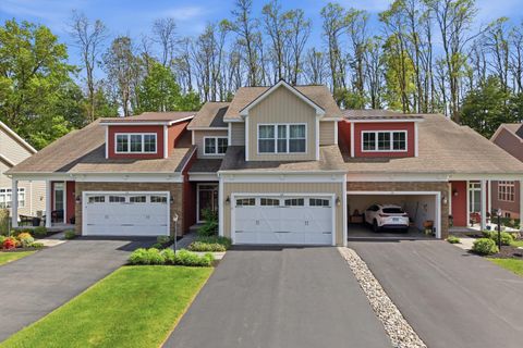 Townhouse For Sale - 11B Macoun Drive<br/> Clifton Park, NY 12065