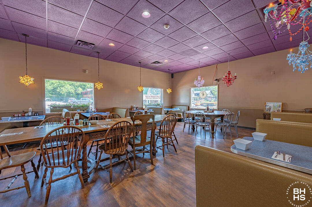 2728 Main Street Street