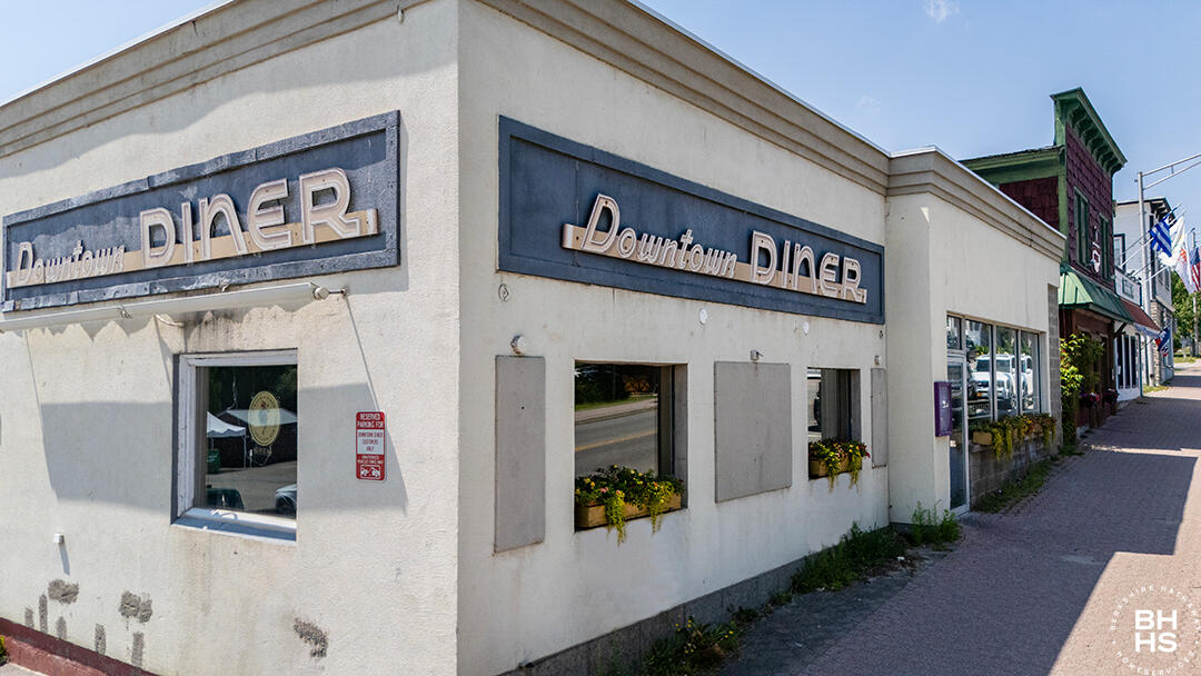 2728 Main Street Street