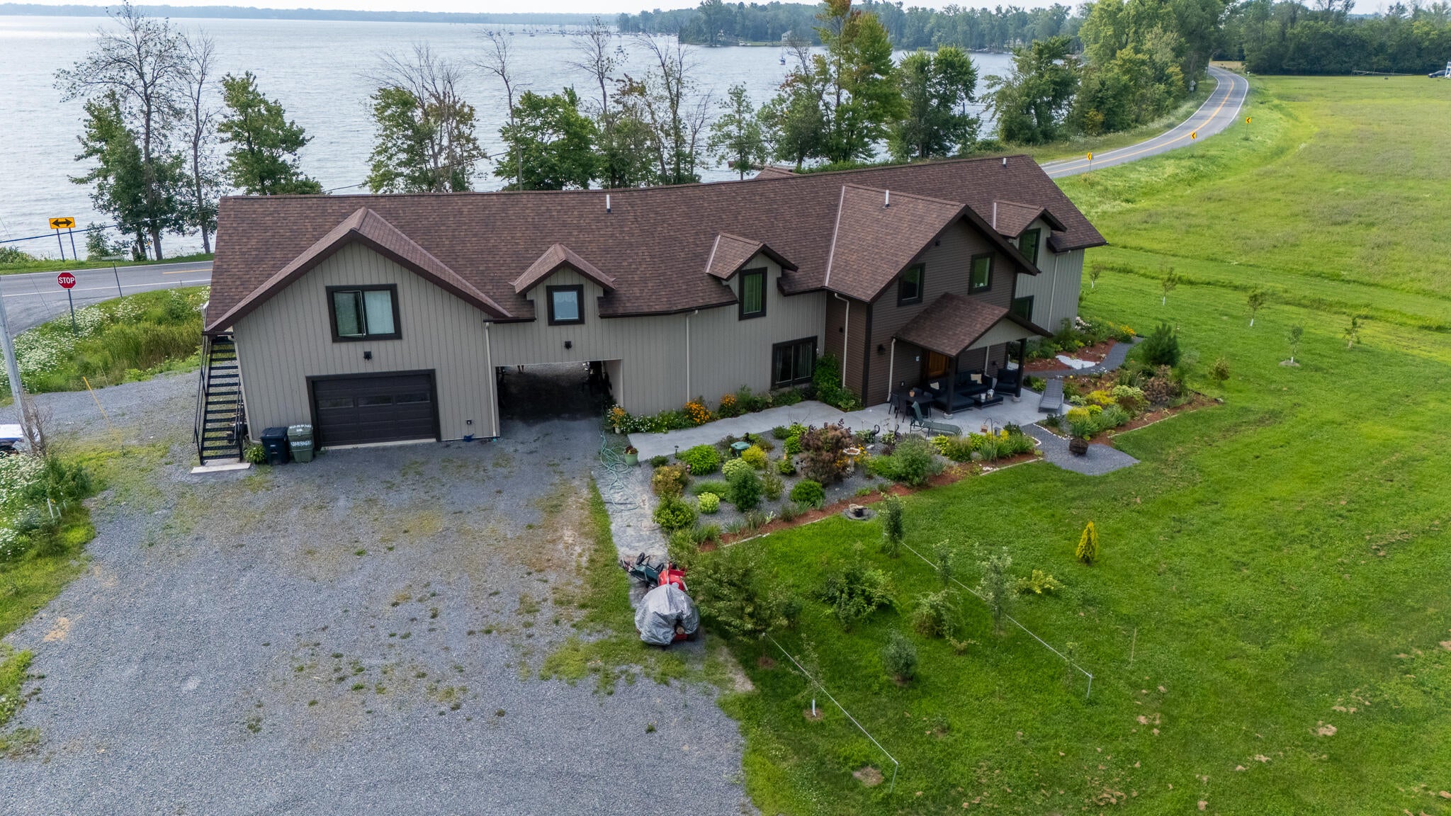 887 Lake Shore Road
