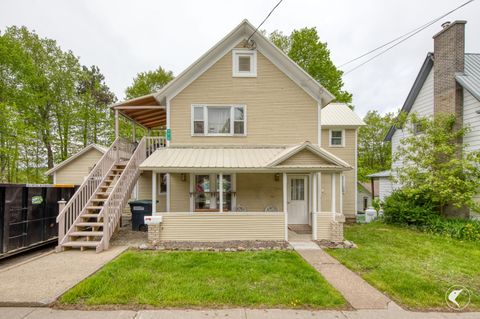 98 Margaret St Saranac Lake NY 12983