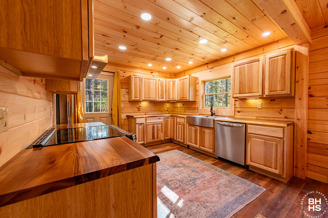 Lake Placid, New York 12946, United States, 5 Bedrooms Bedrooms, ,4 BathroomsBathrooms,Residential,Active,5111