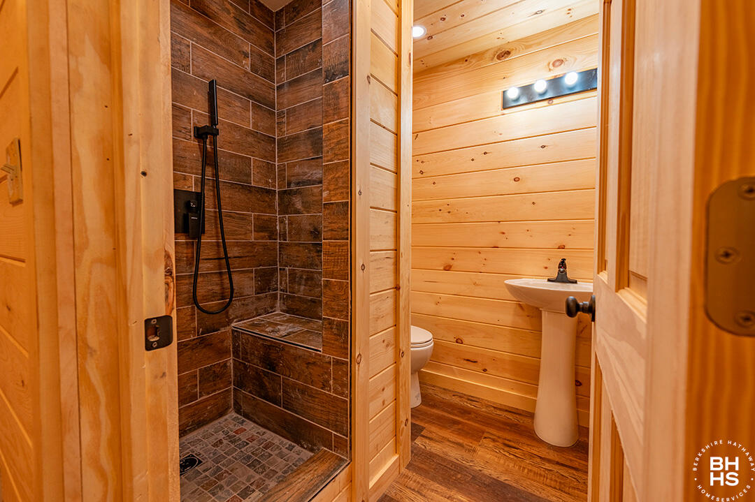 Lake Placid, New York 12946, United States, 5 Bedrooms Bedrooms, ,4 BathroomsBathrooms,Residential,Active,5111