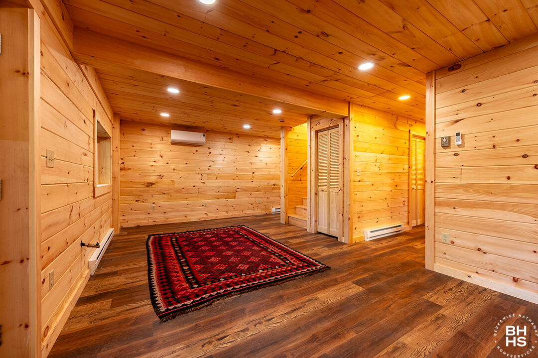 Lake Placid, New York 12946, United States, 5 Bedrooms Bedrooms, ,4 BathroomsBathrooms,Residential,Active,5111