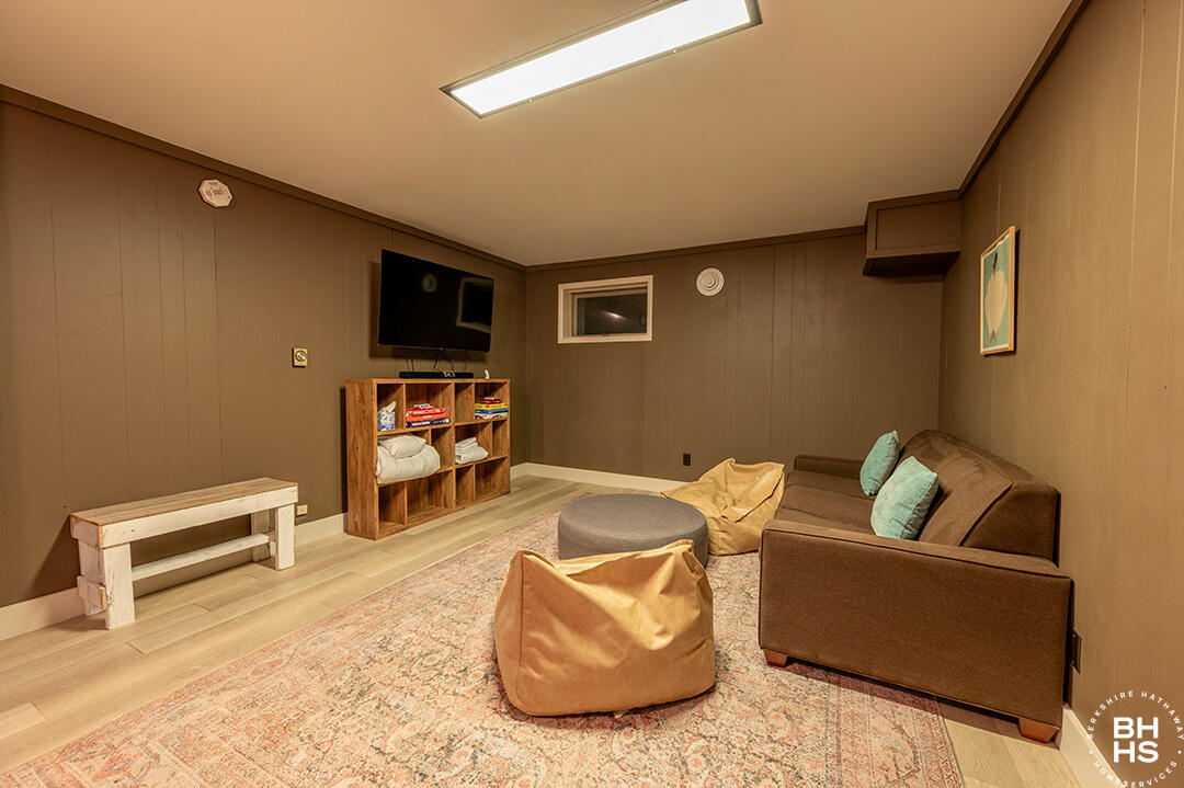 Jay, New York 12941, United States, 4 Bedrooms Bedrooms, ,3 BathroomsBathrooms,Residential,Active,209011