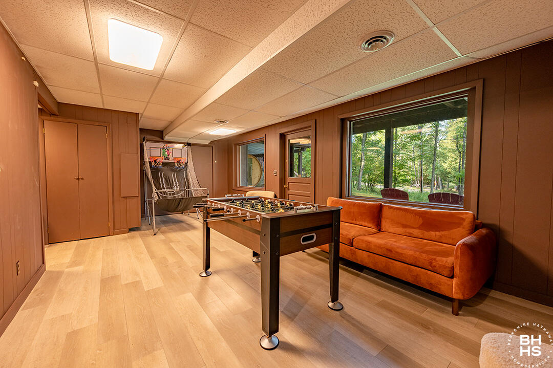 Jay, New York 12941, United States, 4 Bedrooms Bedrooms, ,3 BathroomsBathrooms,Residential,Active,209011