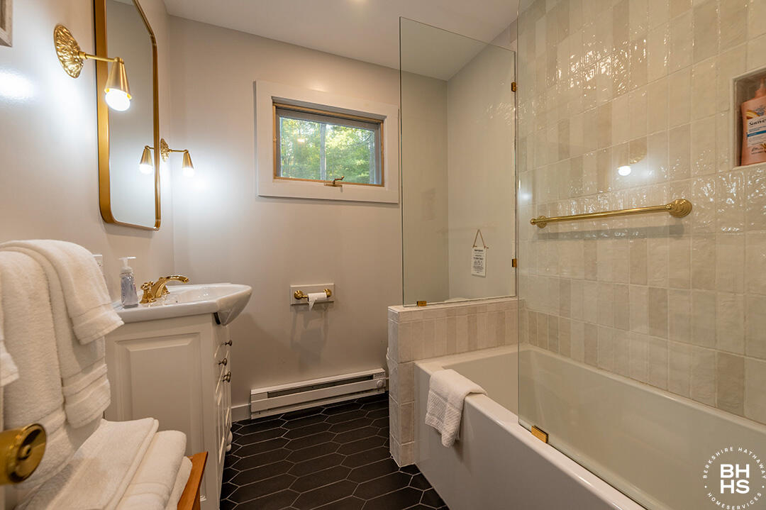 Jay, New York 12941, United States, 4 Bedrooms Bedrooms, ,3 BathroomsBathrooms,Residential,Active,209011