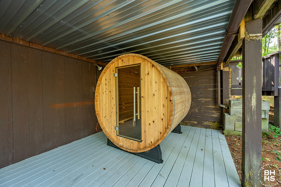 Jay, New York 12941, United States, 4 Bedrooms Bedrooms, ,3 BathroomsBathrooms,Residential,Active,209011