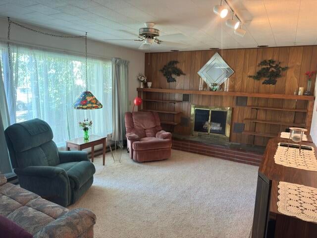 8 Seneca Avenue