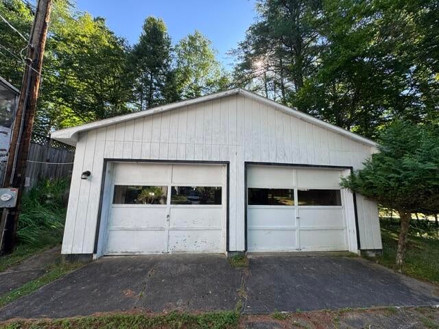8 Seneca Avenue