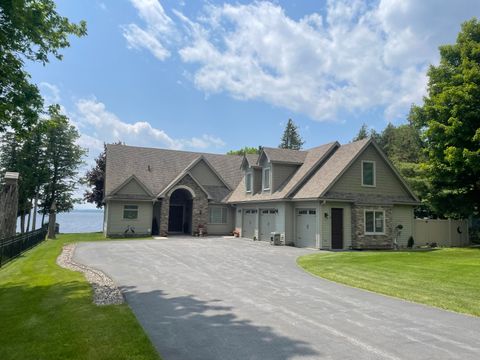 12 Layman Lane Plattsburgh NY 12901