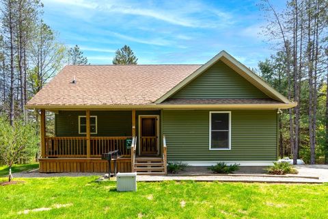 Homes For Sale - 59 Hardy Road<br/> Wilmington, NY 12997