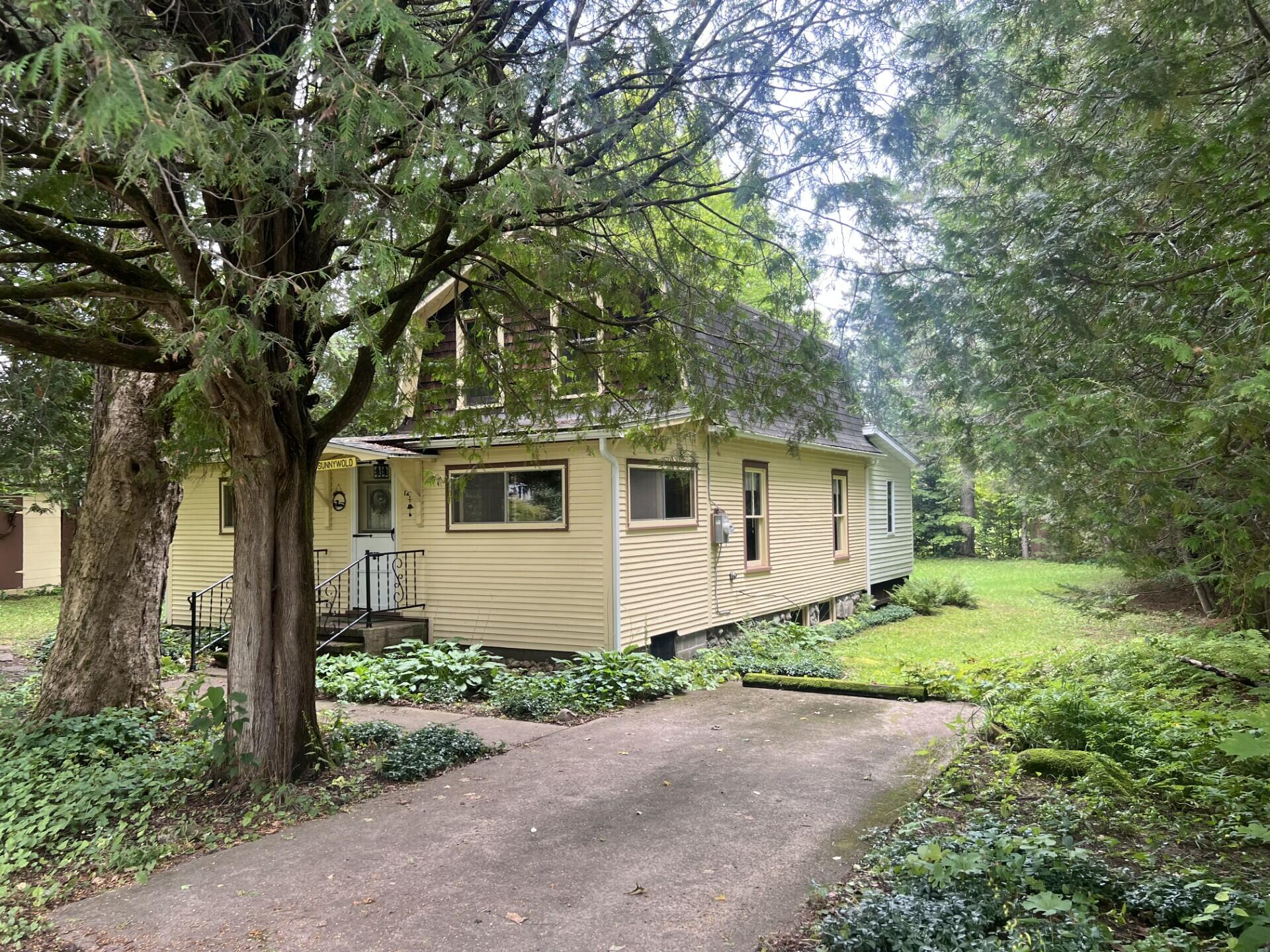 12 Hawley Avenue