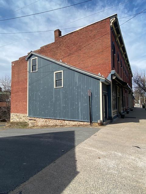 1725 Front Street