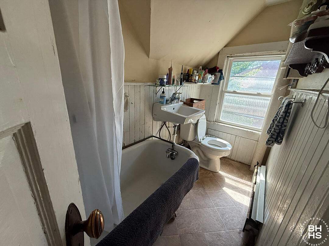 Saranac Lake, New York 12983, United States, ,Residential,Active,160393