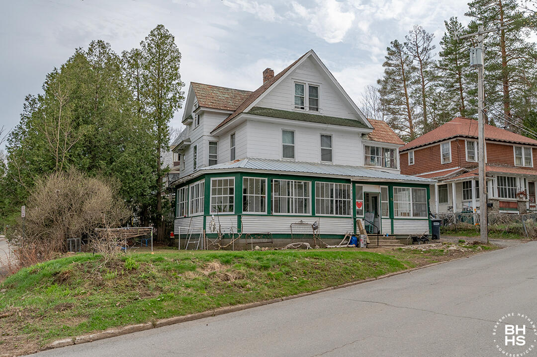 Saranac Lake, New York 12983, United States, ,Residential,Active,160393