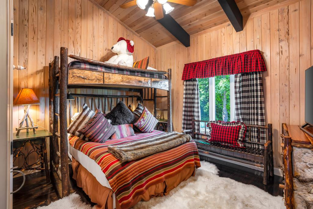 Lake Placid, New York 12946, United States, 9 Bedrooms Bedrooms, ,9 BathroomsBathrooms,Residential,Active,125895