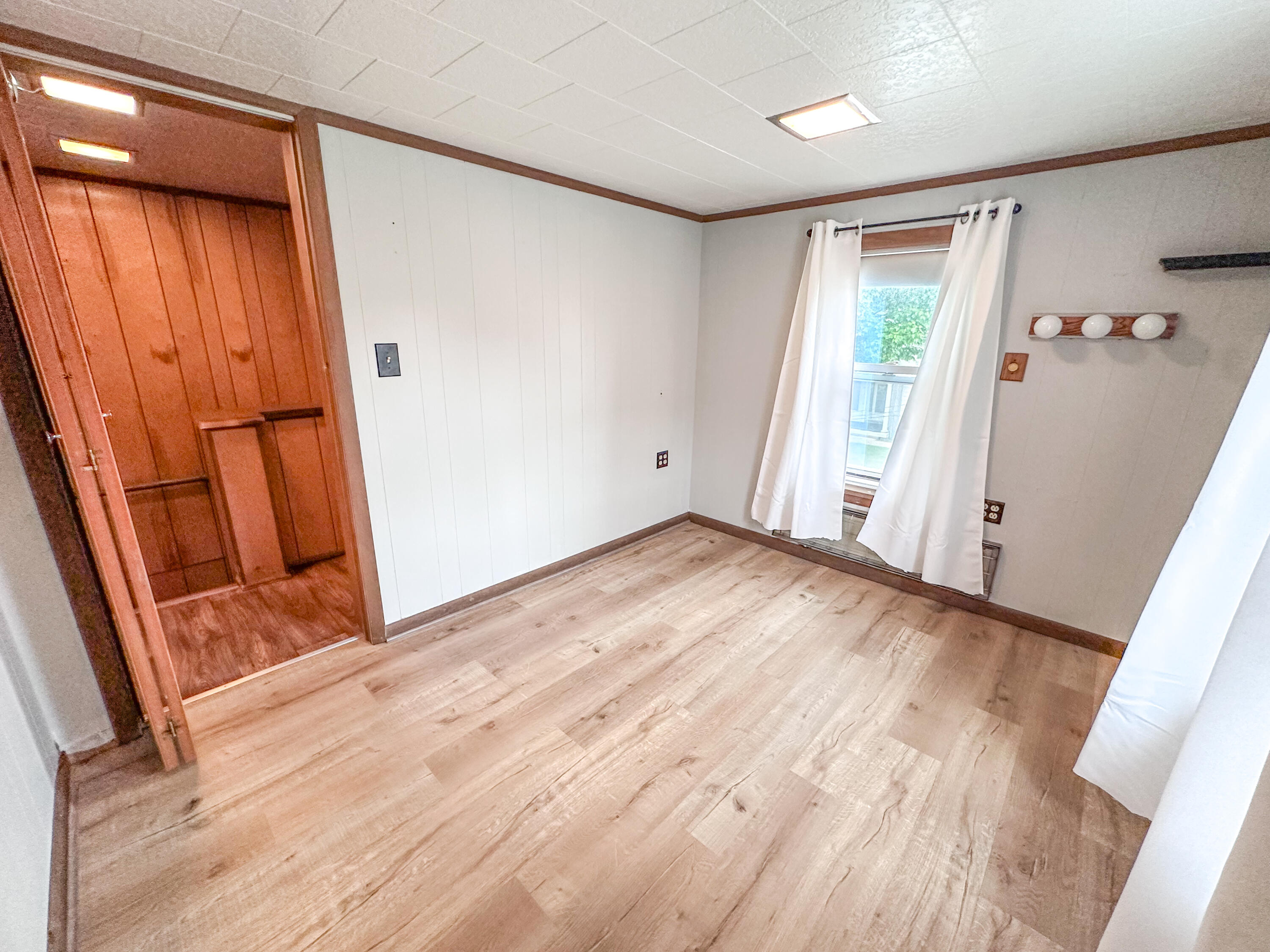 75 Champlain Street, Plattsburgh, New York image 14