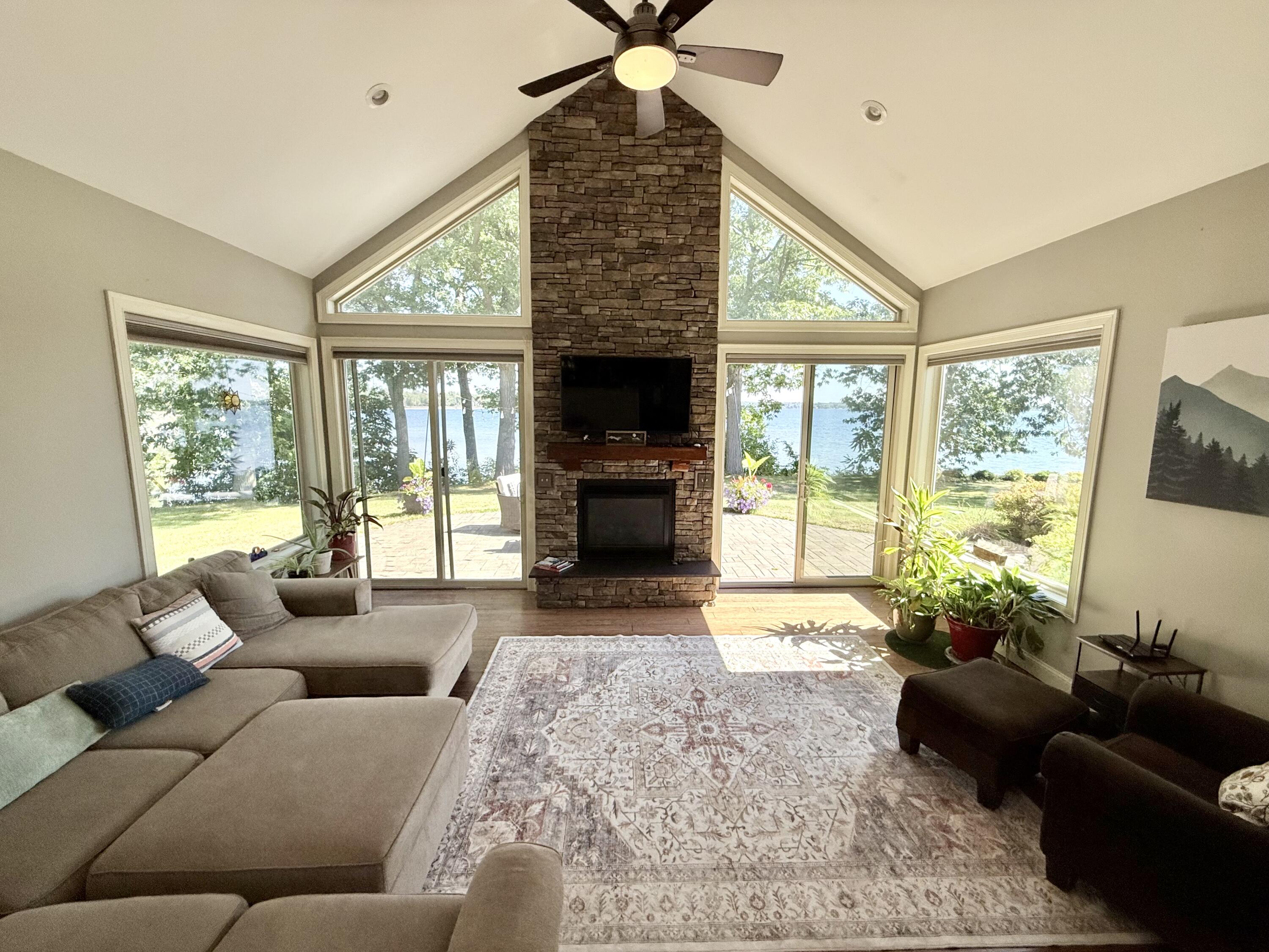 1322 Lake Shore Road