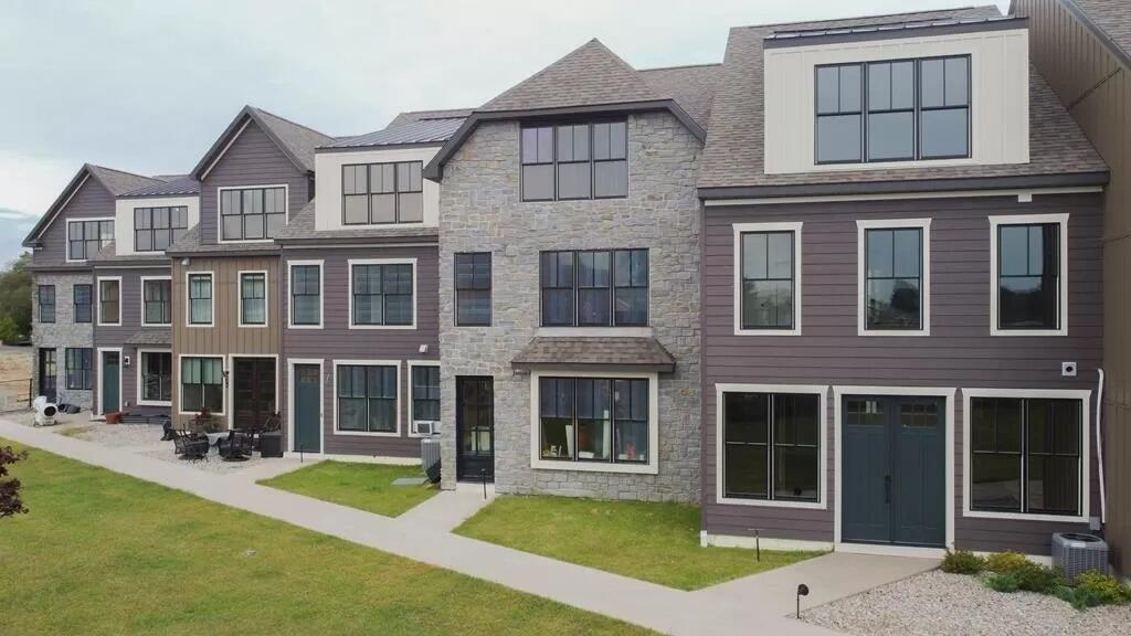 8 Lennox Way