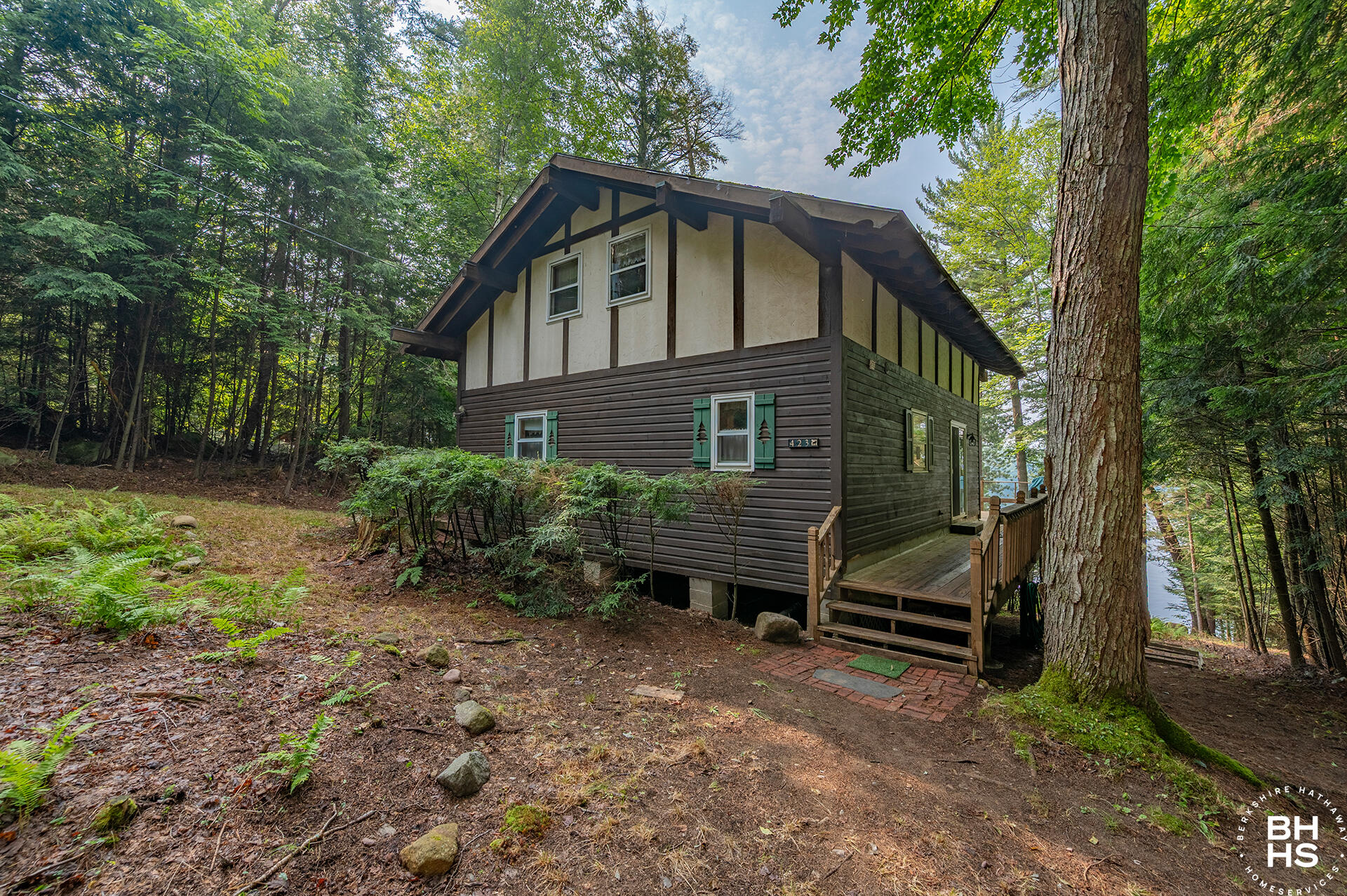 Saranac Lake, New York 12983, United States, 2 Bedrooms Bedrooms, ,1 BathroomBathrooms,Residential,Active,187909