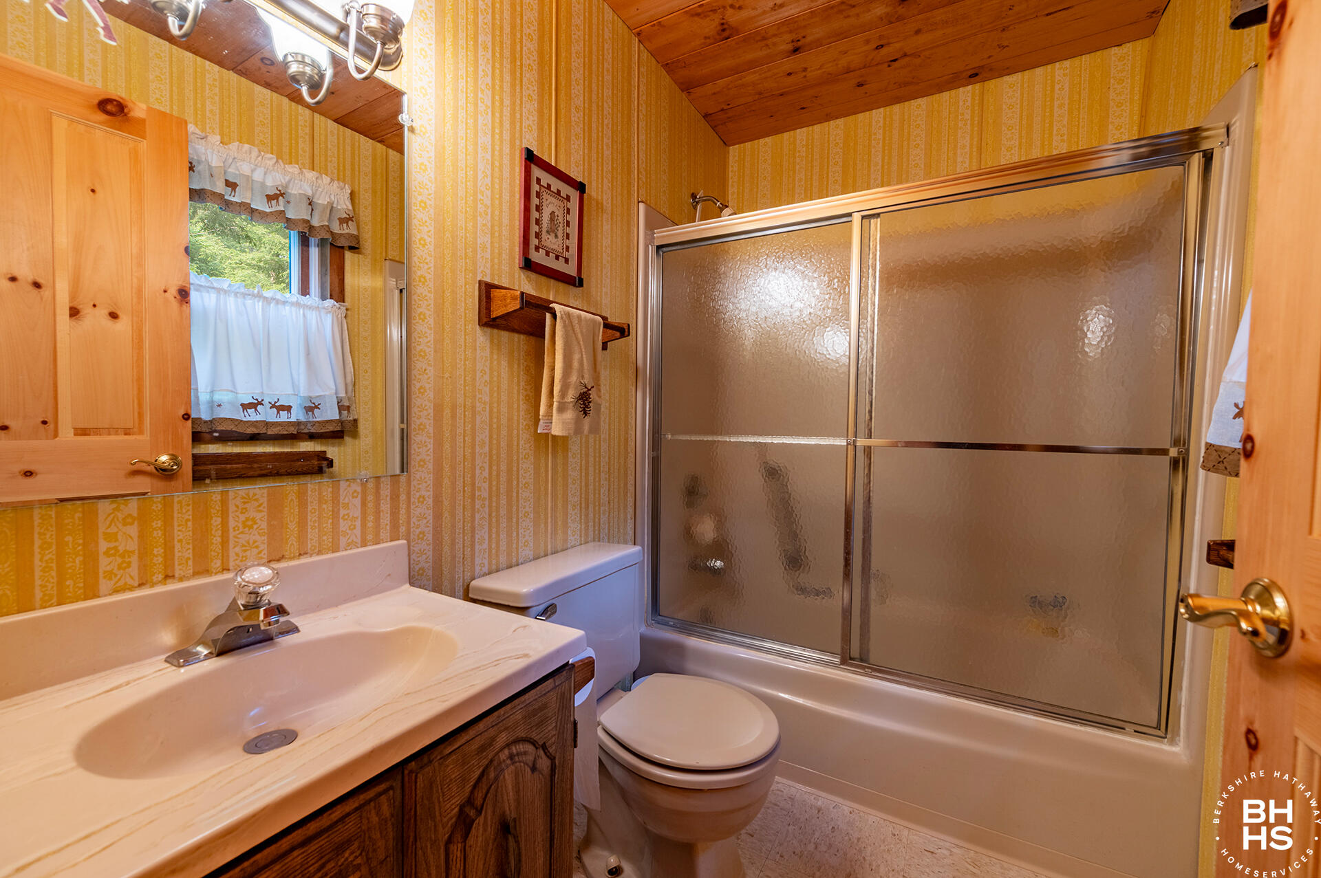 Saranac Lake, New York 12983, United States, 2 Bedrooms Bedrooms, ,1 BathroomBathrooms,Residential,Active,187909