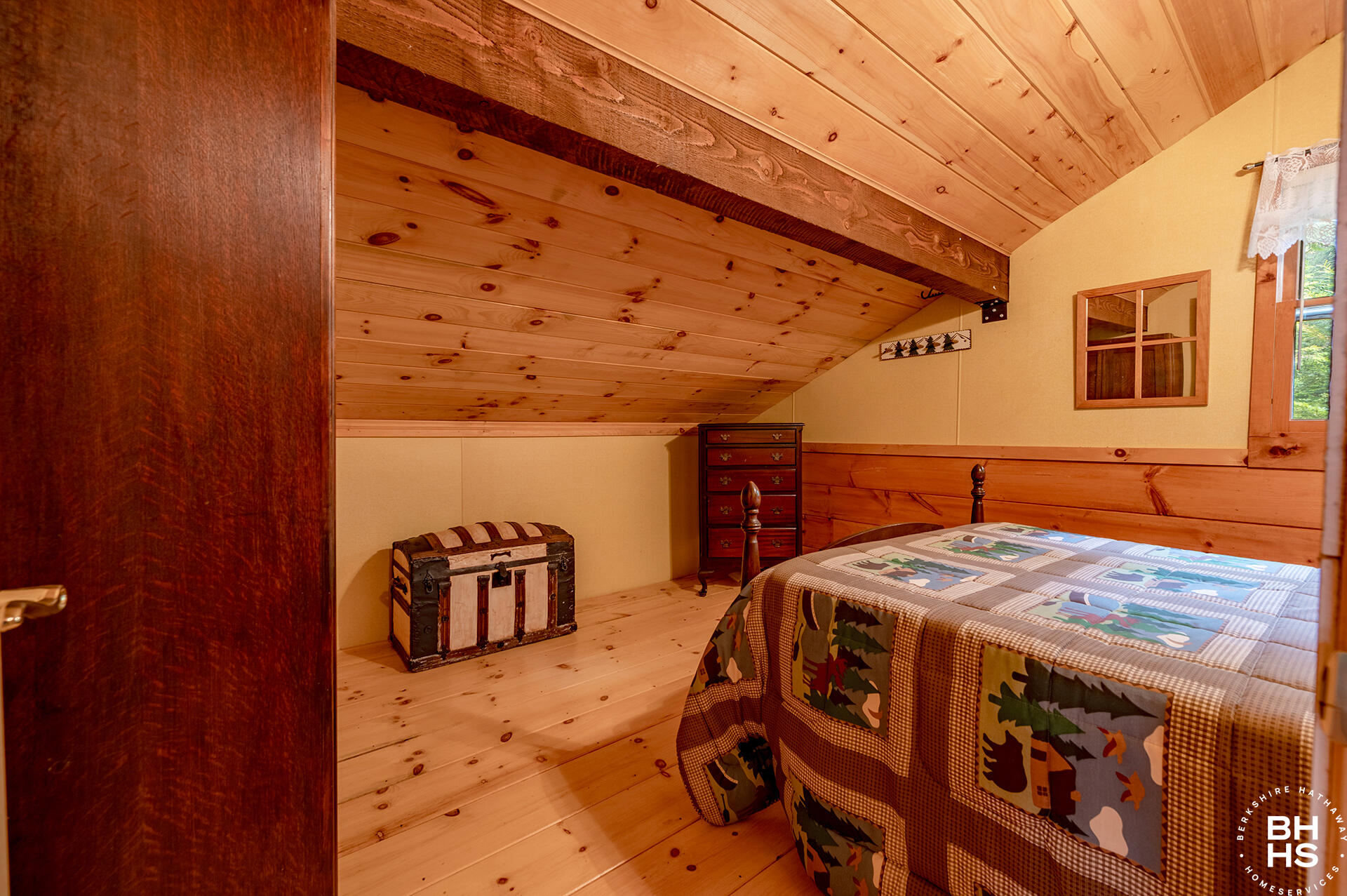 Saranac Lake, New York 12983, United States, 2 Bedrooms Bedrooms, ,1 BathroomBathrooms,Residential,Active,187909