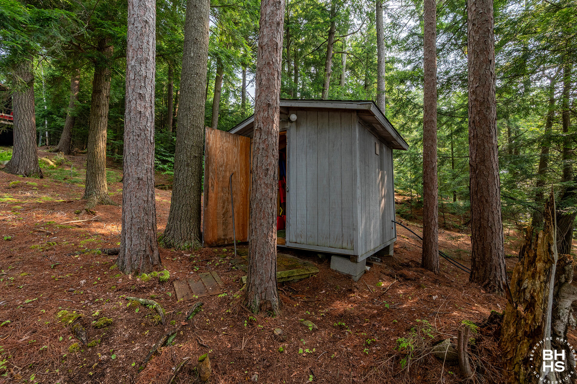 Saranac Lake, New York 12983, United States, 2 Bedrooms Bedrooms, ,1 BathroomBathrooms,Residential,Active,187909
