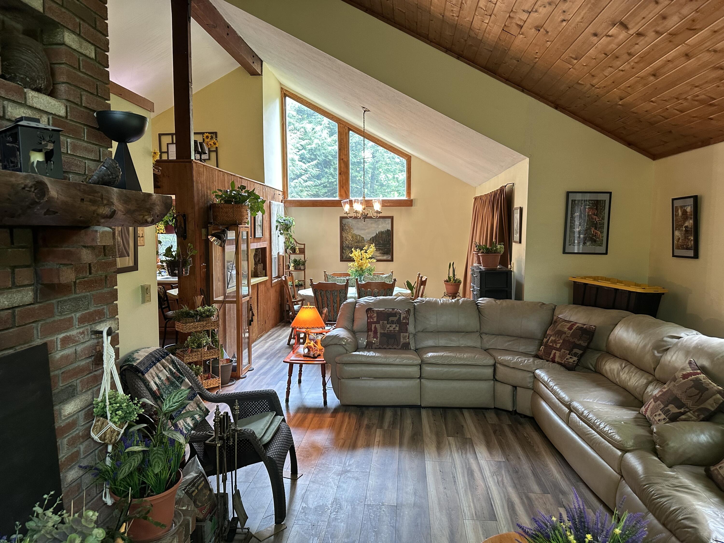11 Tamarac Drive