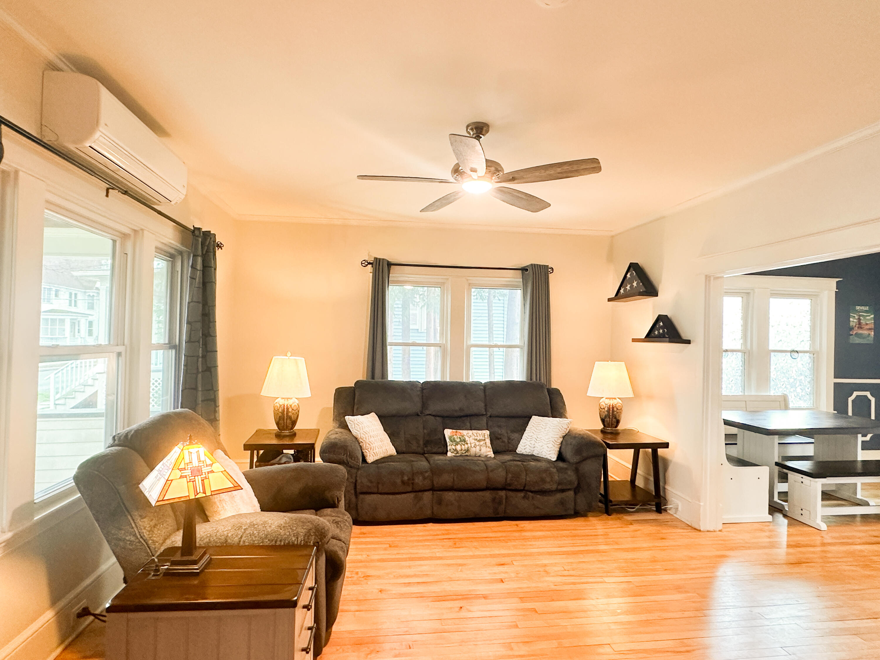 5241 N Catherine Street