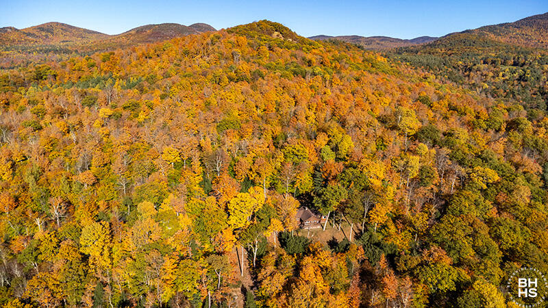 Keene, New York 12942, United States, 4 Bedrooms Bedrooms, ,3 BathroomsBathrooms,Residential,Pending,37543