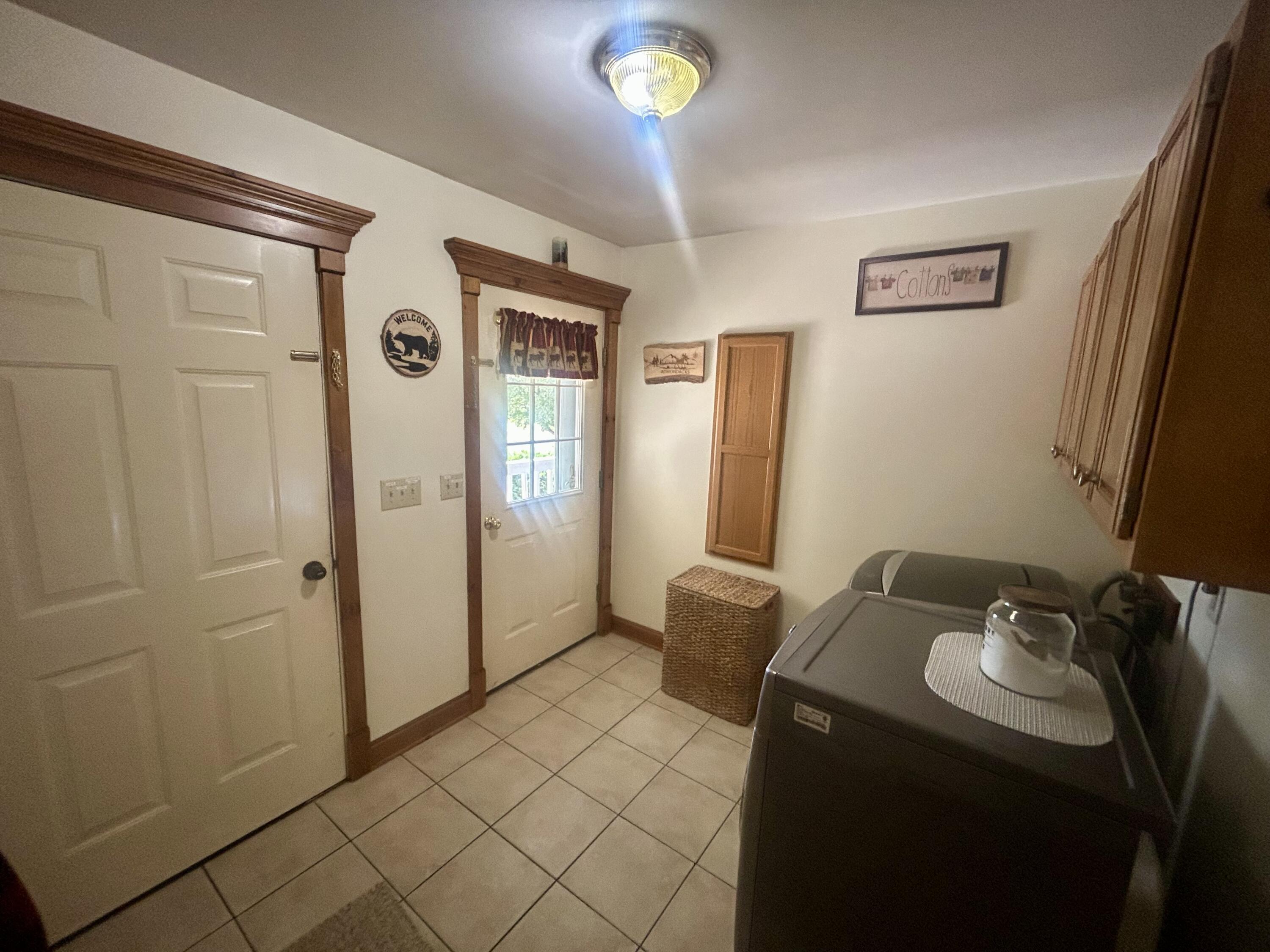 2112 Military Turnpike