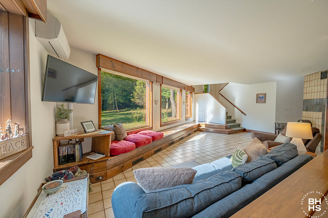 Wilmington, New York 12997, United States, 3 Bedrooms Bedrooms, ,2 BathroomsBathrooms,Residential,Active,212057