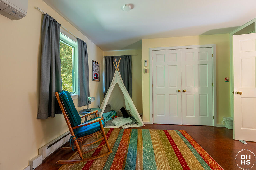 Wilmington, New York 12997, United States, 3 Bedrooms Bedrooms, ,2 BathroomsBathrooms,Residential,Active,212057