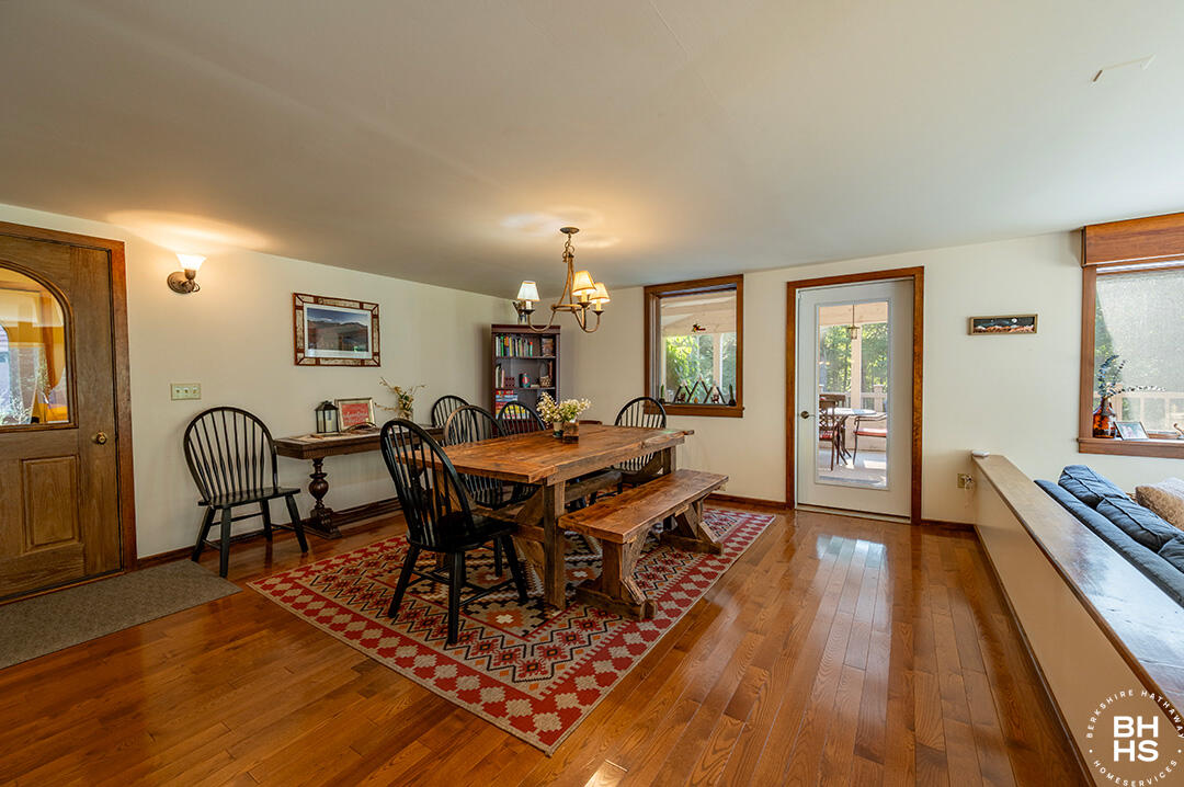 Wilmington, New York 12997, United States, 3 Bedrooms Bedrooms, ,2 BathroomsBathrooms,Residential,Active,212057