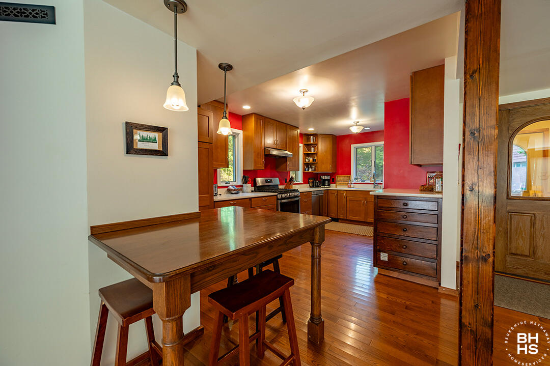 Wilmington, New York 12997, United States, 3 Bedrooms Bedrooms, ,2 BathroomsBathrooms,Residential,Active,212057