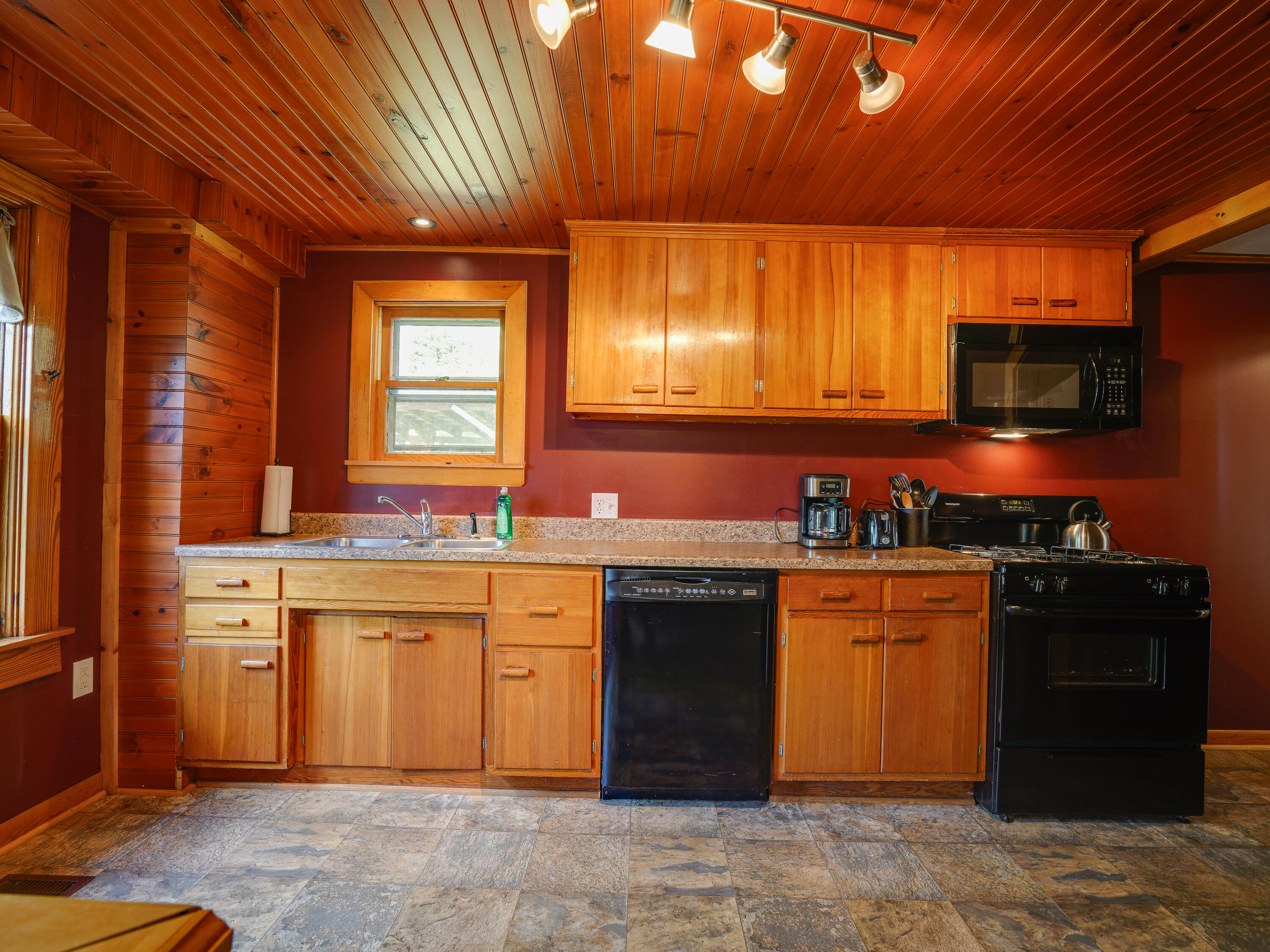 1056 Deerland Road, Long Lake, New York image 33