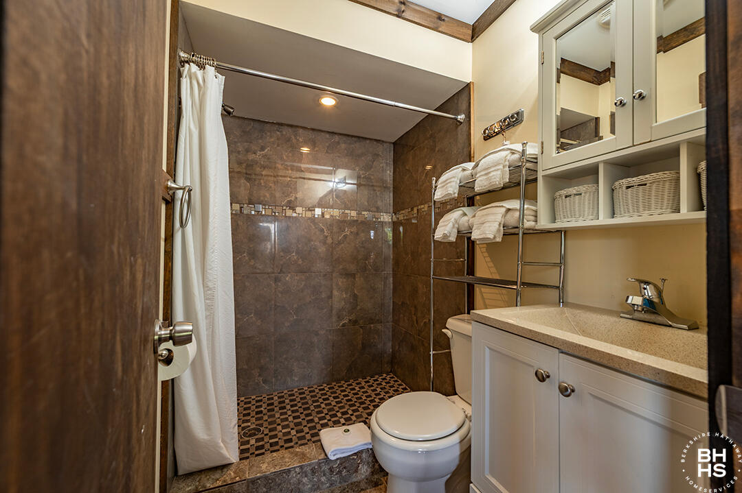 Lake Placid, New York 12946, United States, 2 Bedrooms Bedrooms, ,1 BathroomBathrooms,Residential,Active,139524