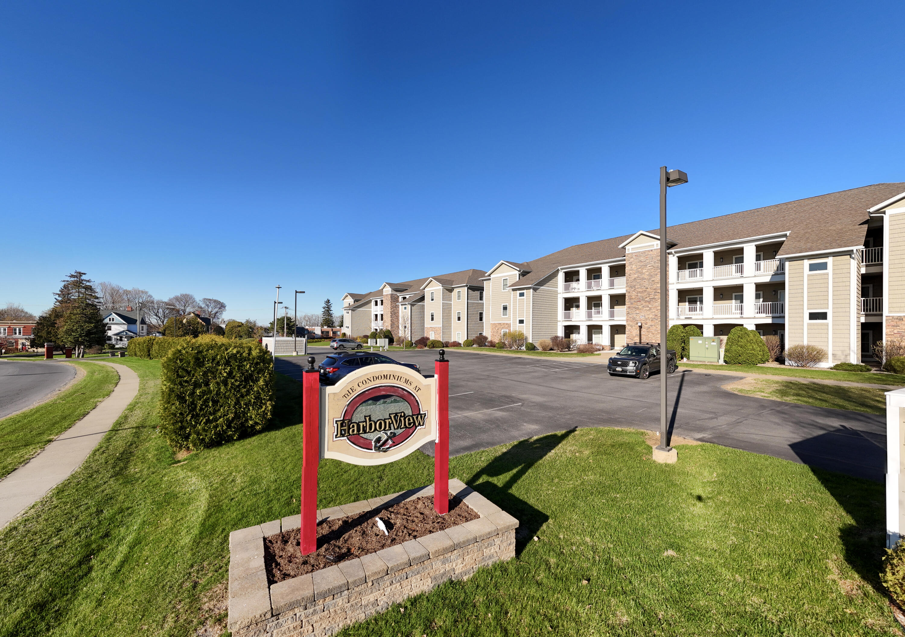 62 Club Road 305