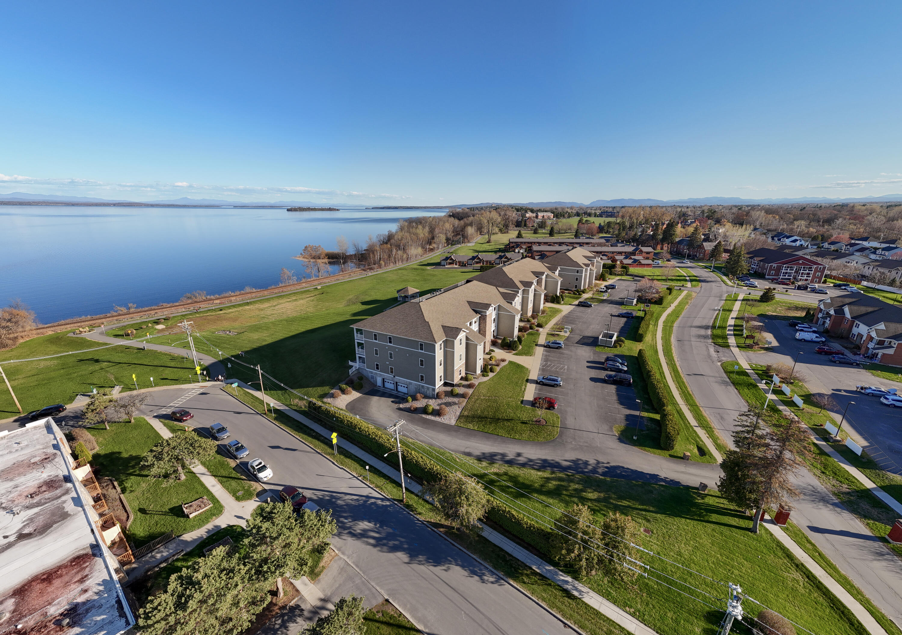 62 Club Road 305
