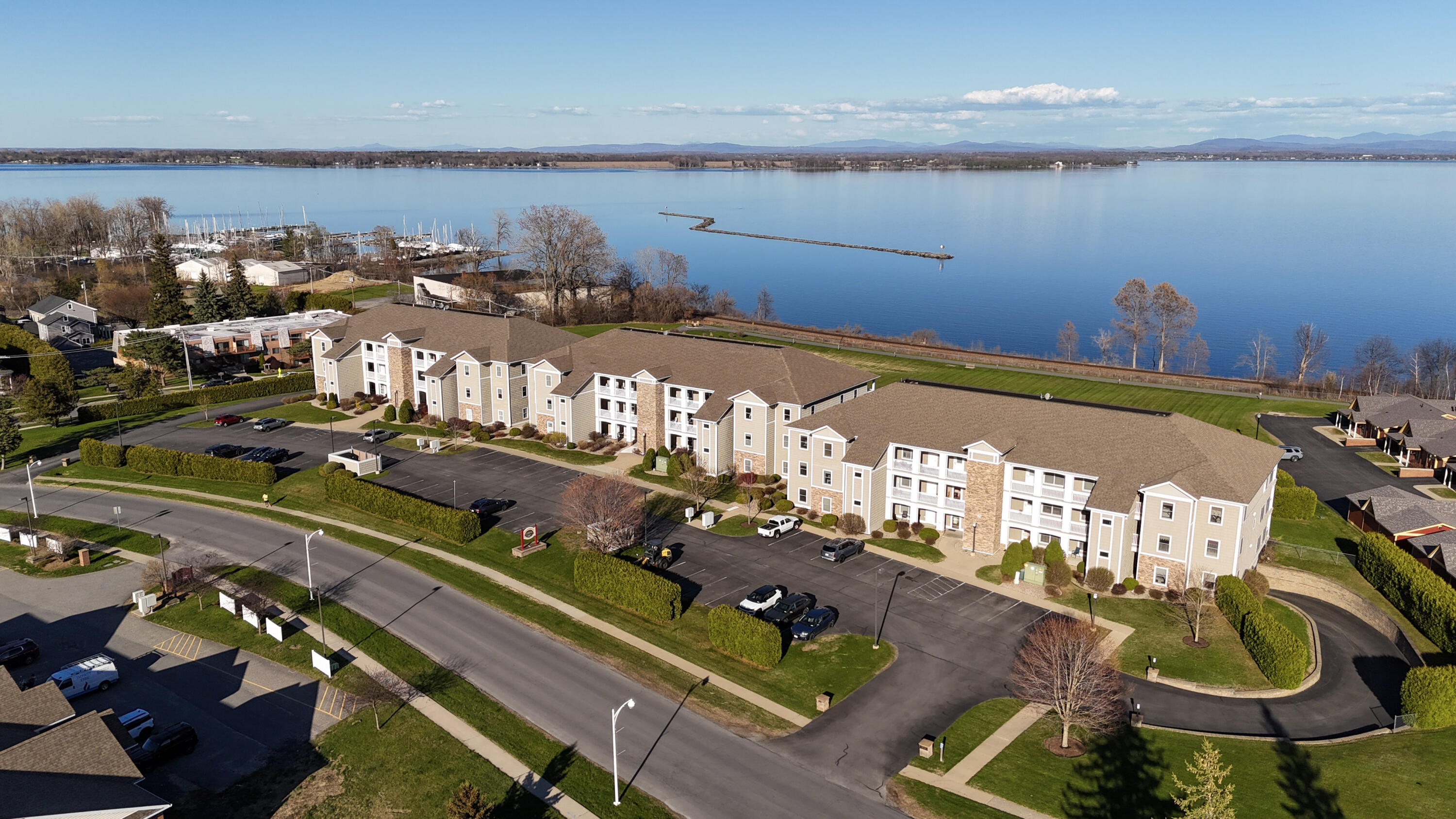 62 Club Road 305