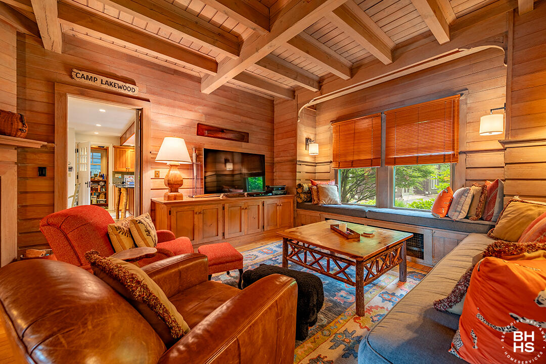 Lake Placid, New York 12946, United States, 10 Bedrooms Bedrooms, ,8 BathroomsBathrooms,Residential,Active,160626