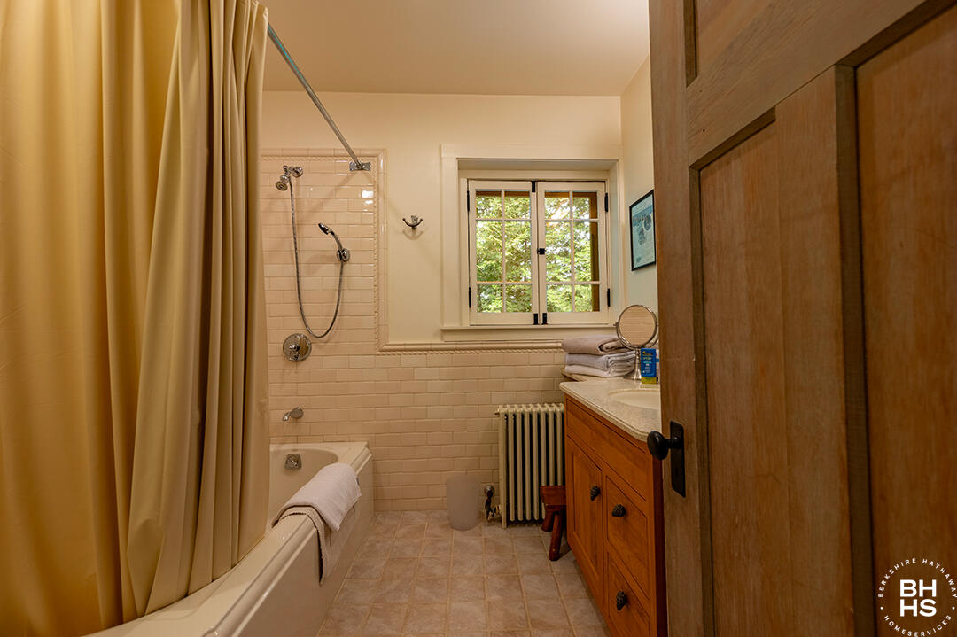 Lake Placid, New York 12946, United States, 10 Bedrooms Bedrooms, ,8 BathroomsBathrooms,Residential,Active,160626