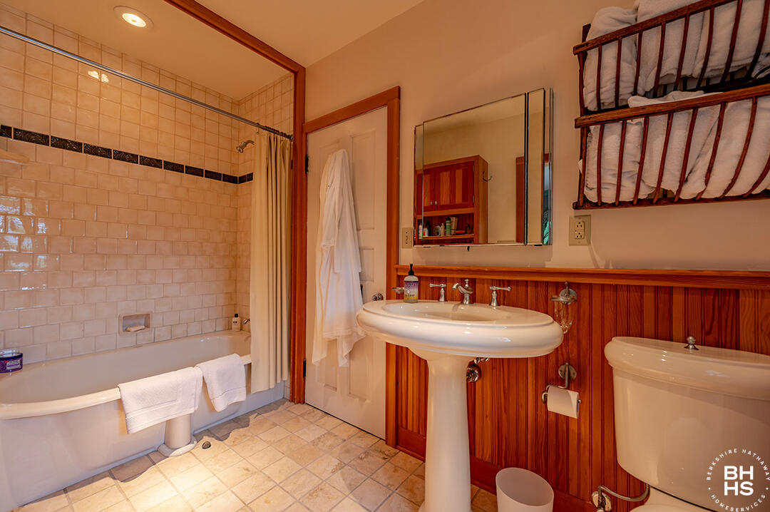 Lake Placid, New York 12946, United States, 10 Bedrooms Bedrooms, ,8 BathroomsBathrooms,Residential,Active,160626