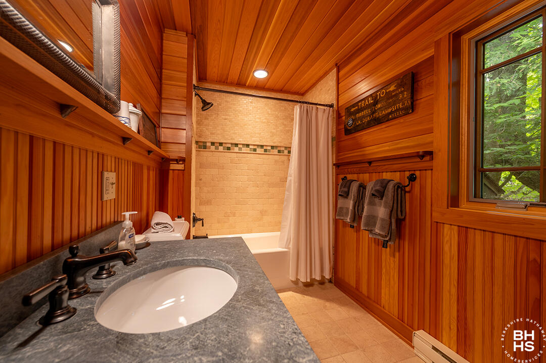 Lake Placid, New York 12946, United States, 10 Bedrooms Bedrooms, ,8 BathroomsBathrooms,Residential,Active,160626