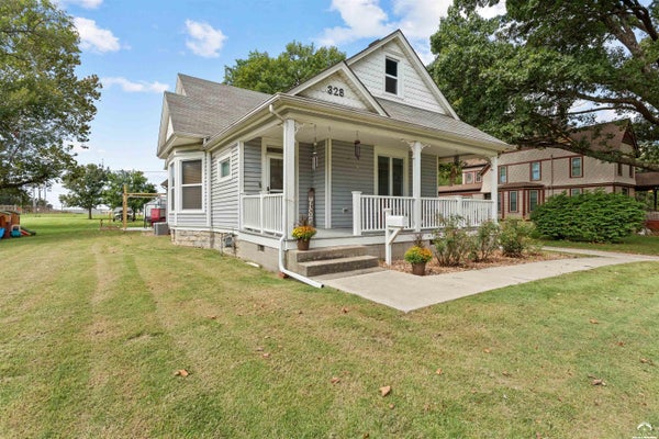328 S ASH ST, OTTAWA, KS 66067 - Image 58158bc8317d38f3a47c72f1880a1bc4/3019765486